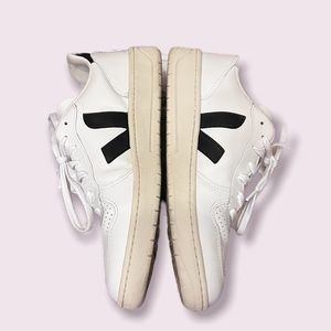 Veja V-10 Sneaker (Unisex) Extra White / Black Leather - Size 11W or 9M